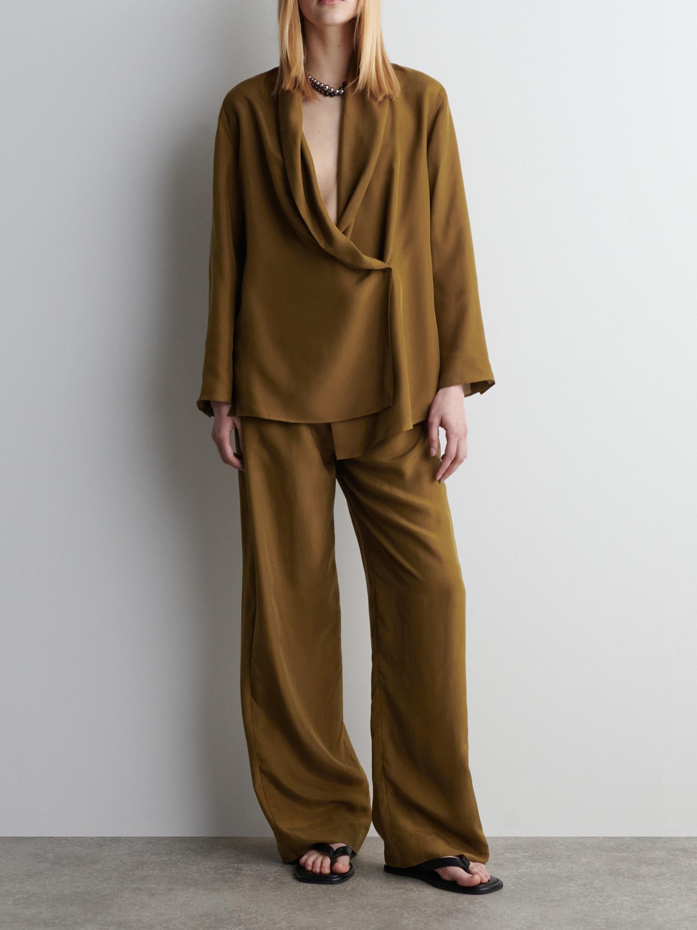 Ayessa – Completo Blazer Donna con Revers a Sciarpa e Pantaloni Sartoriali