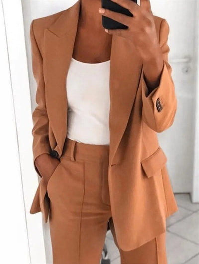 Blazer e Pantaloni Donna per un Look Fresco e Chic