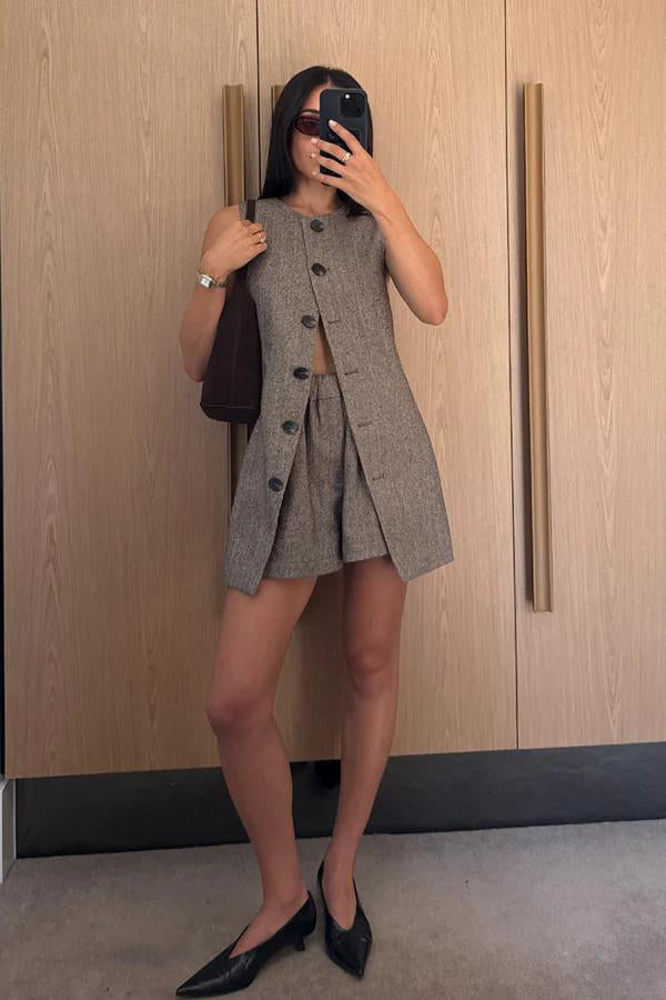 Rebecca – Completo Donna in Tweed Cioccolato con Gilet Tunica e Shorts