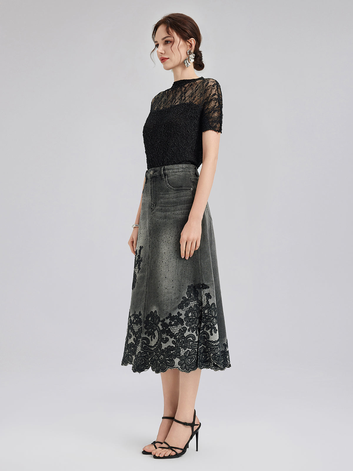 Vanessa – Gonna Svasata in Denim con Ricami per Donna