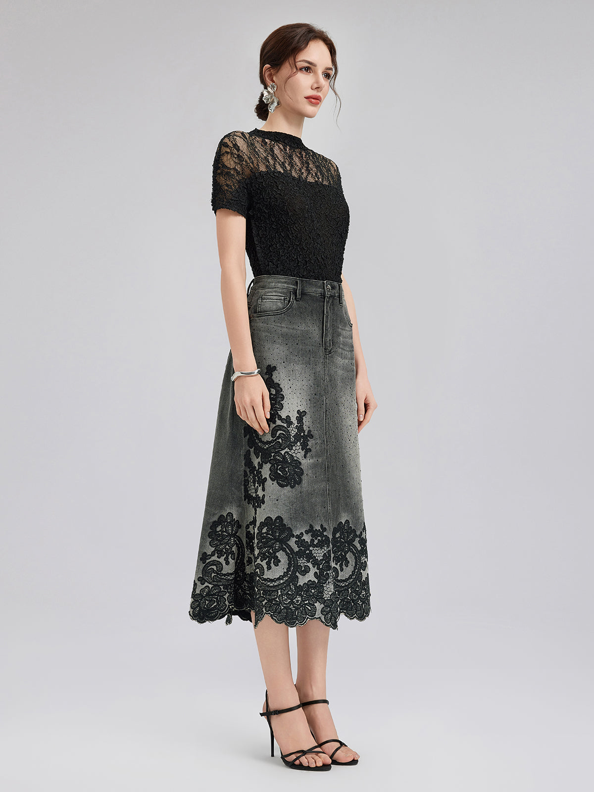 Vanessa – Gonna Svasata in Denim con Ricami per Donna