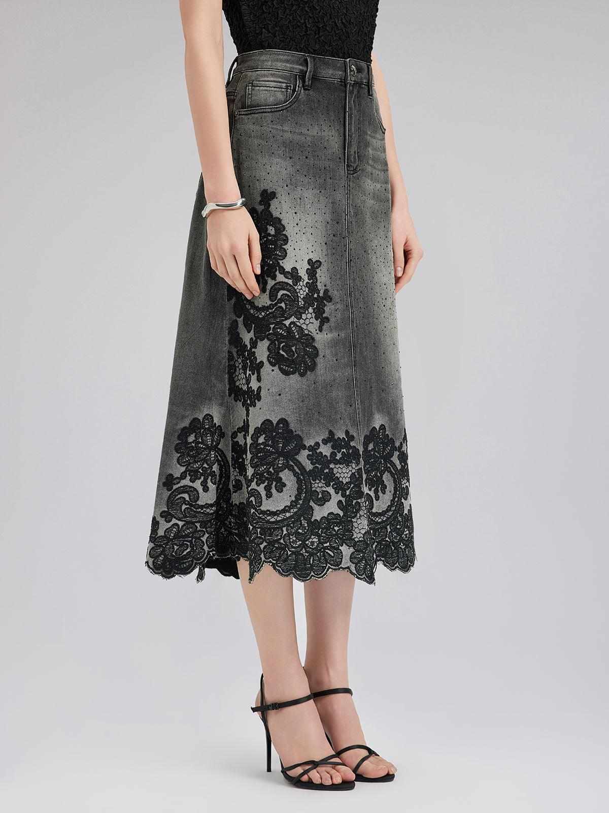 Vanessa – Gonna Svasata in Denim con Ricami per Donna