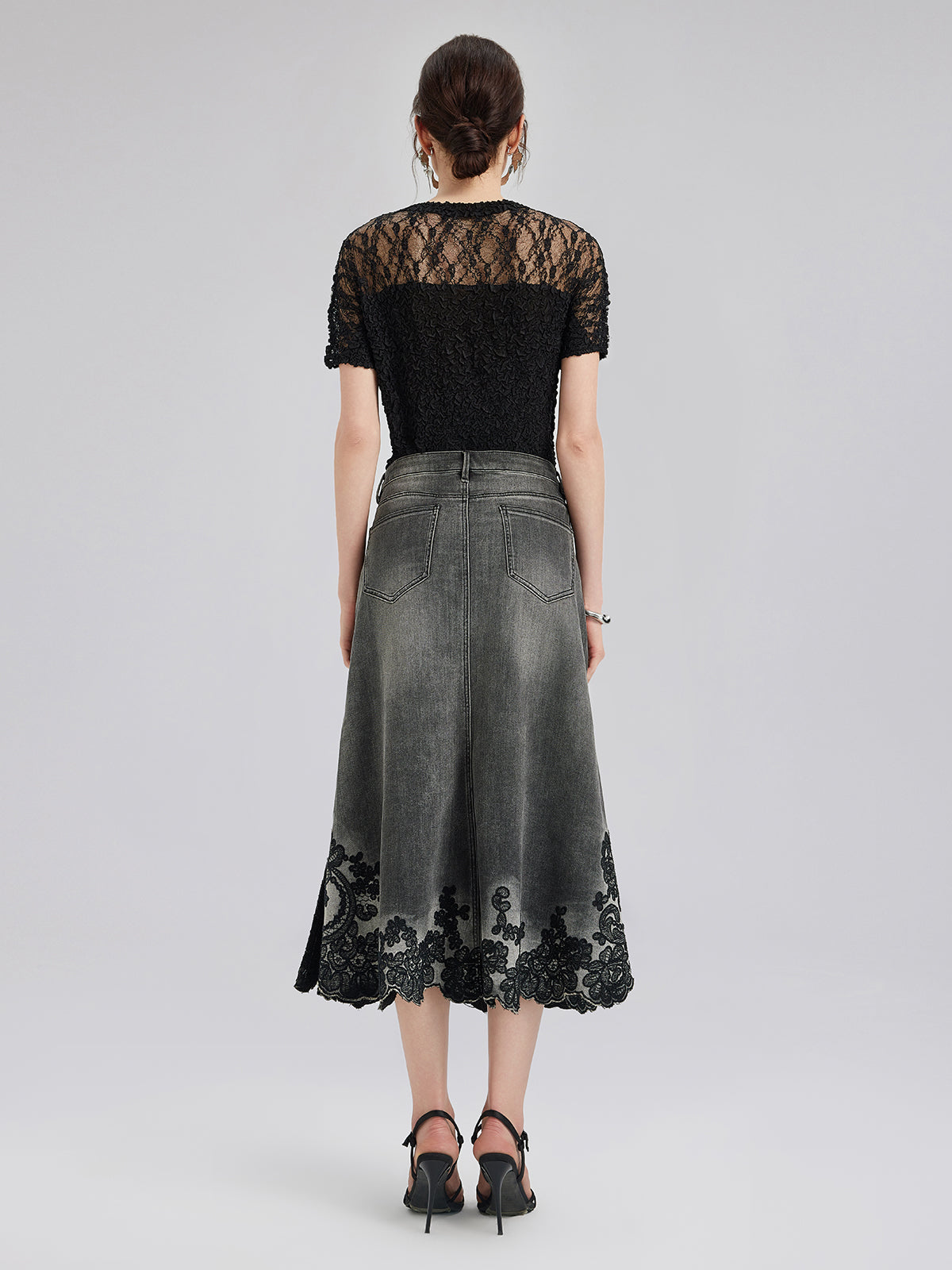 Vanessa – Gonna Svasata in Denim con Ricami per Donna