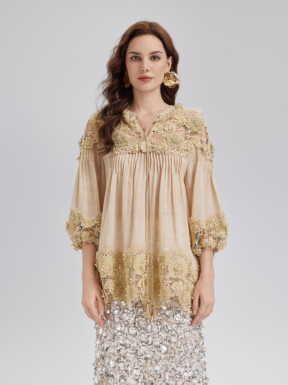 Riley – Blusa Donna in Pizzo con Pieghe e Ricami Floreali