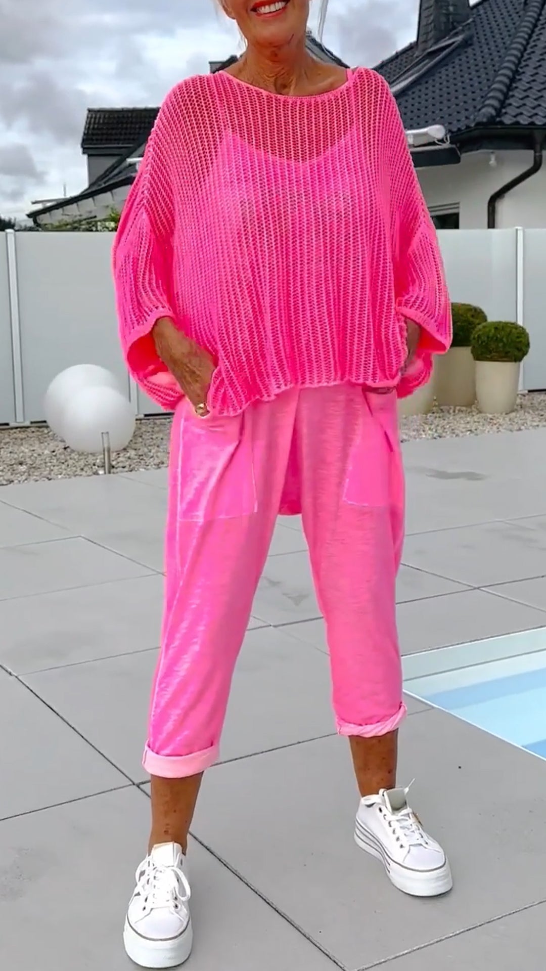 Jennie – Completo Coordinato Donna con Tuta Monogram e Blusa Ricamata